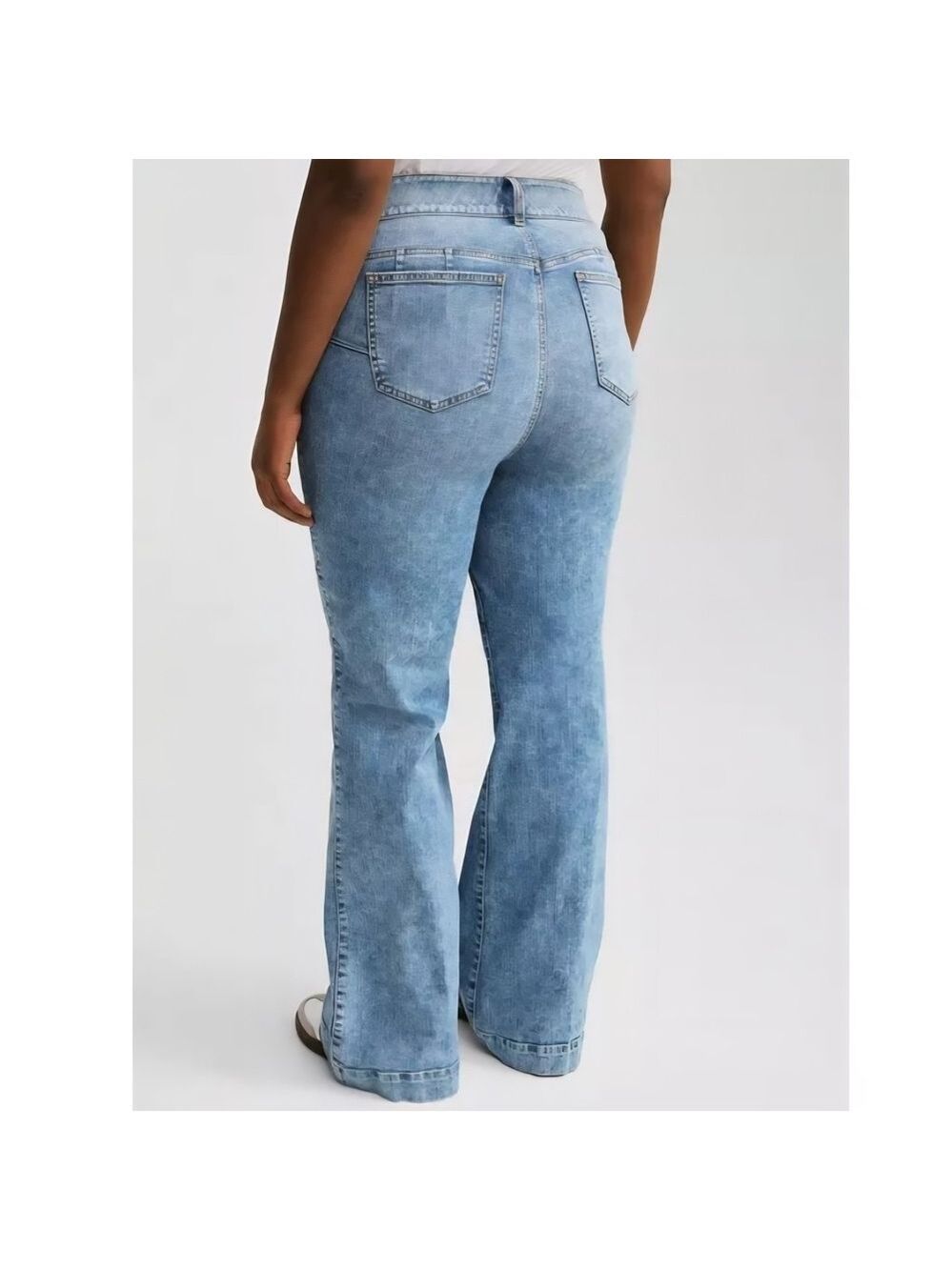 Torrid Bombshell High-Rise Flare Jean in Valencia Size 24 SHORT - Picture 3 of 6